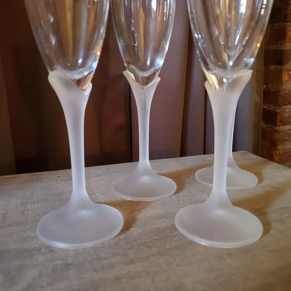 Set of 4 Crystal Champagne Flutes With Frosted Stems, Art Deco style
